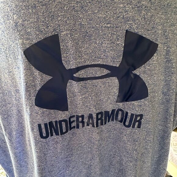 Under Armour T-Shirt - Picture 2 of 4